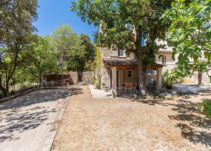 Holiday home Le Charme D'un Pigeonnier Provencal Avec Piscine Oraison