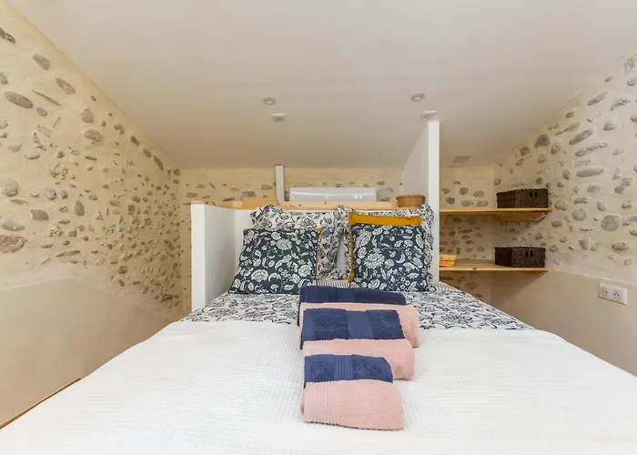 Le Charme D'un Pigeonnier Provencal Avec Piscine *